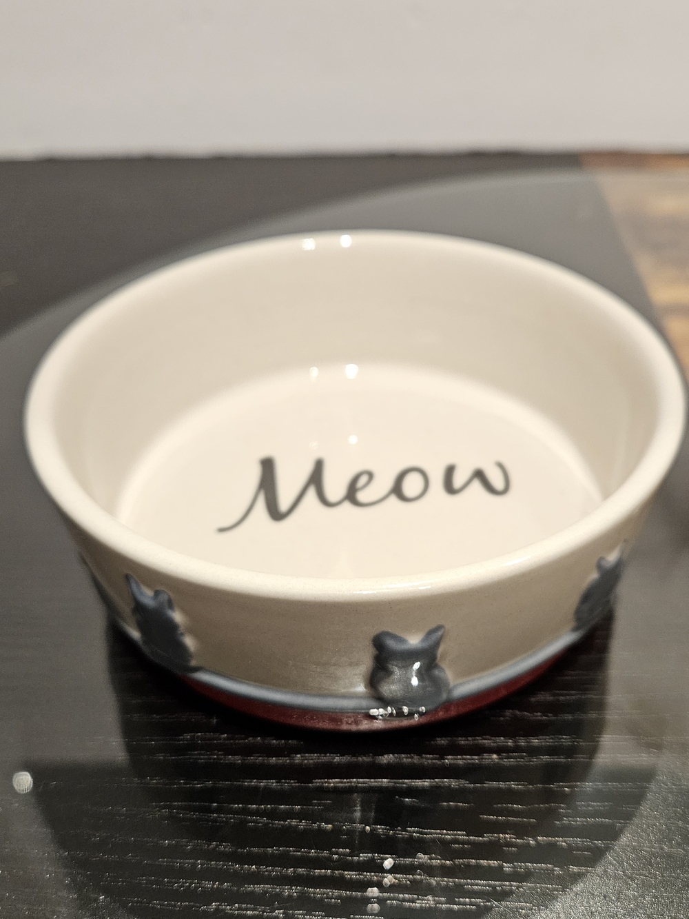 Cream Ceramic Cat Bowl with 'Meow' Text and Gray Cat Accents
